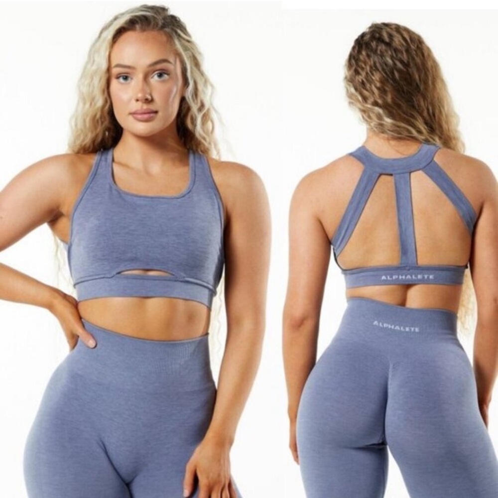 Alphalete Trinity Seamless Sports Bra in French Blue Active Size M